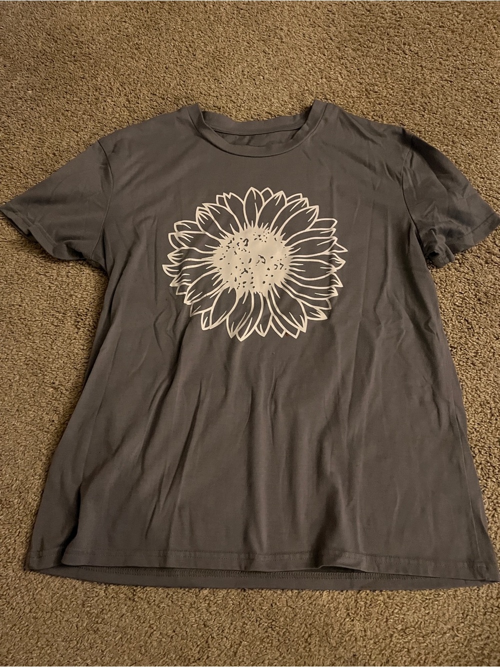 Sunflower Graphic Tee - Women's Gray Short Sleeve Top